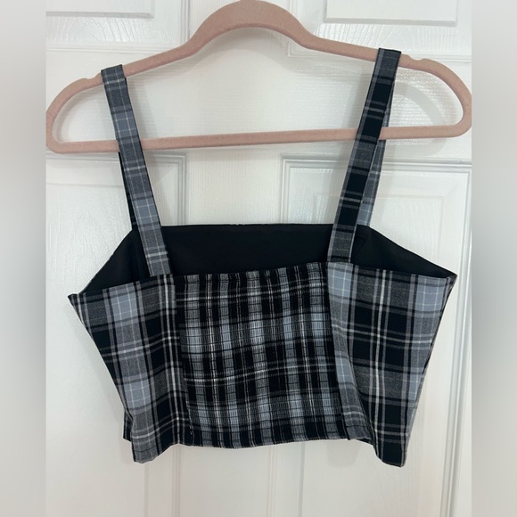 Top - Picture 2 of 4